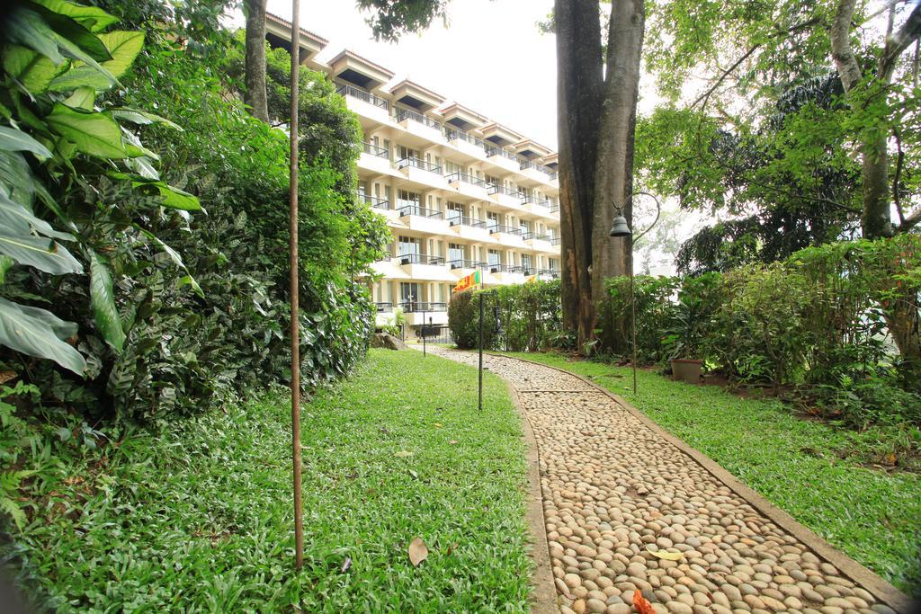 Thilanka Hotel Kandy Exterior photo